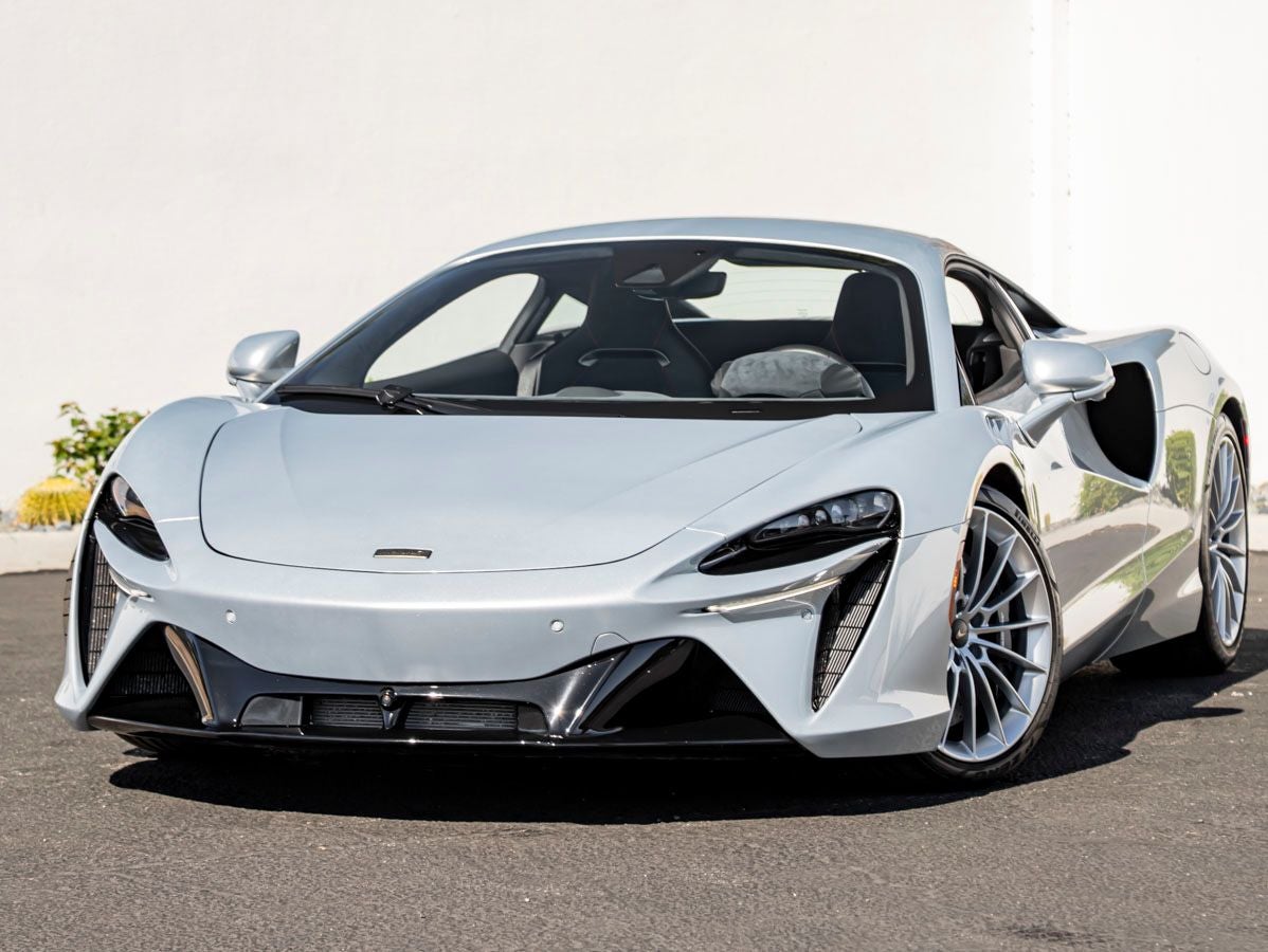 2025 McLaren Artura Base