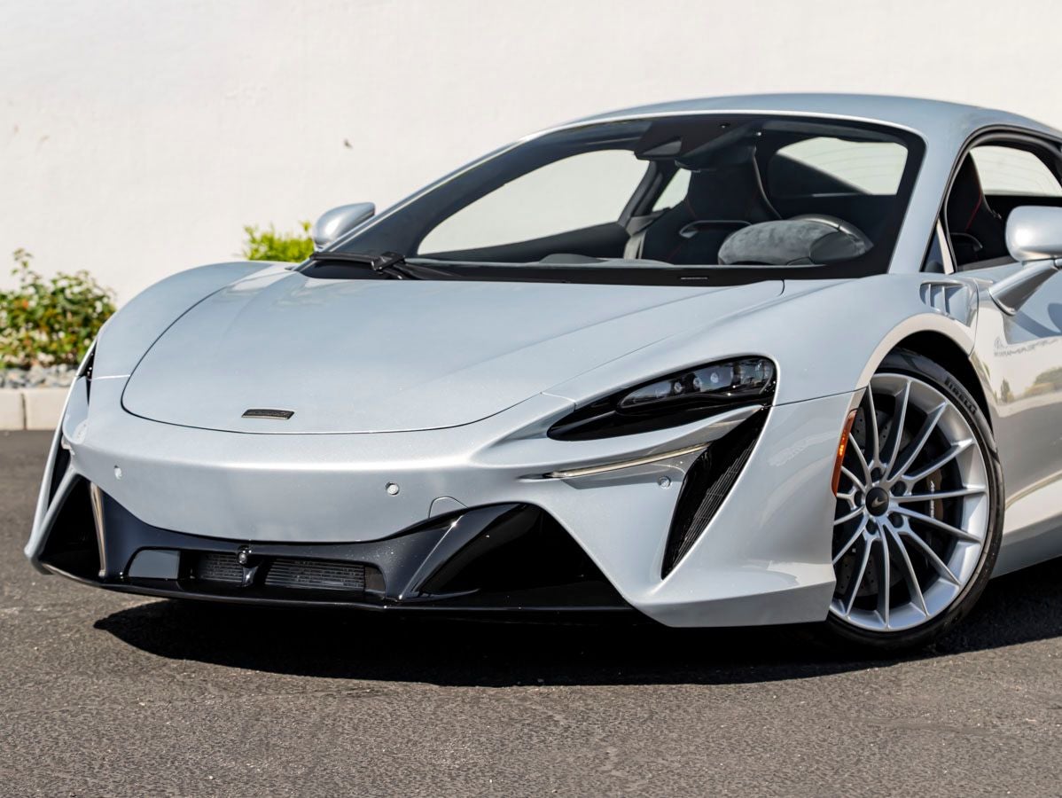 2025 McLaren Artura Base
