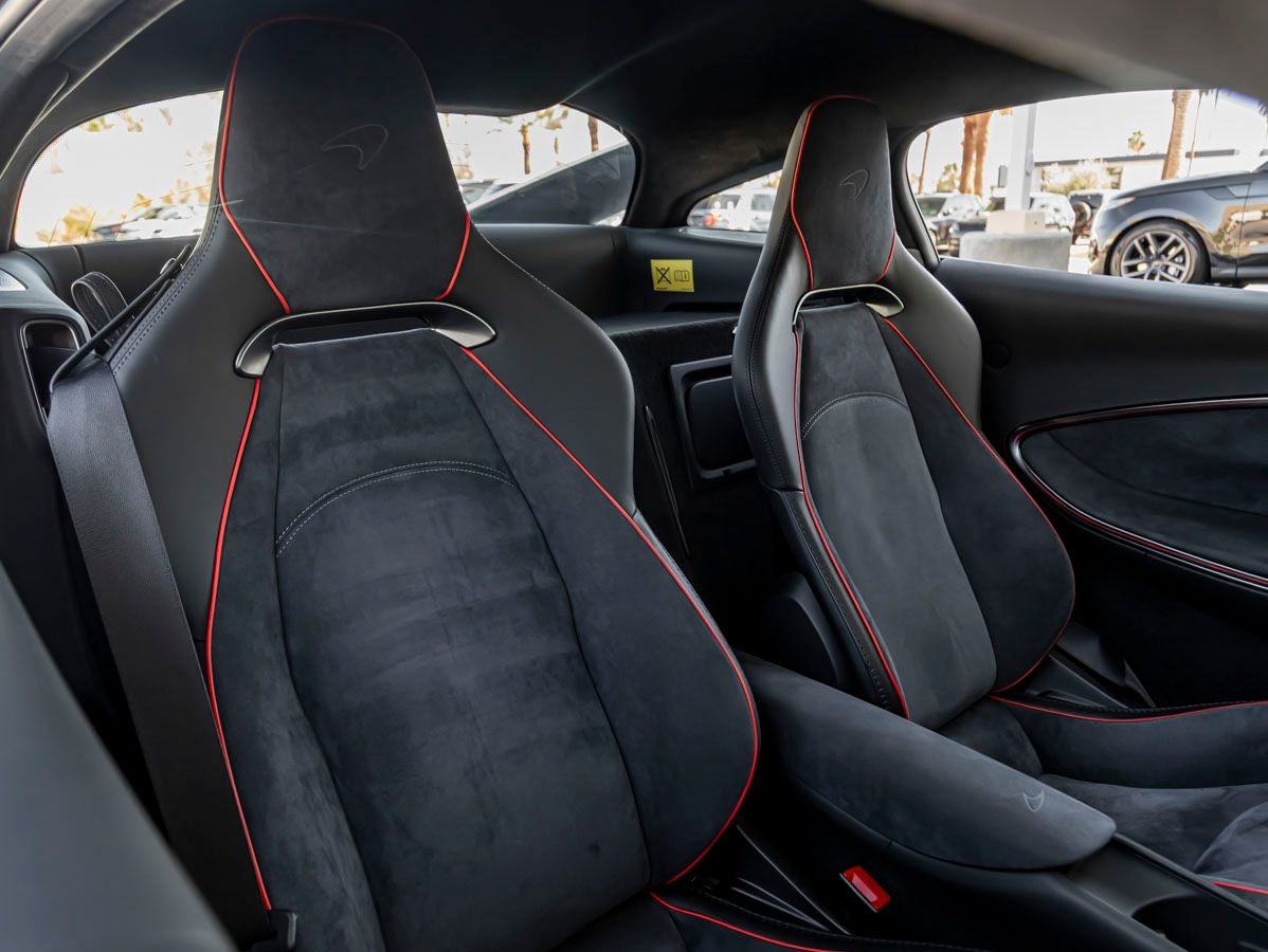 2025 McLaren Artura Base