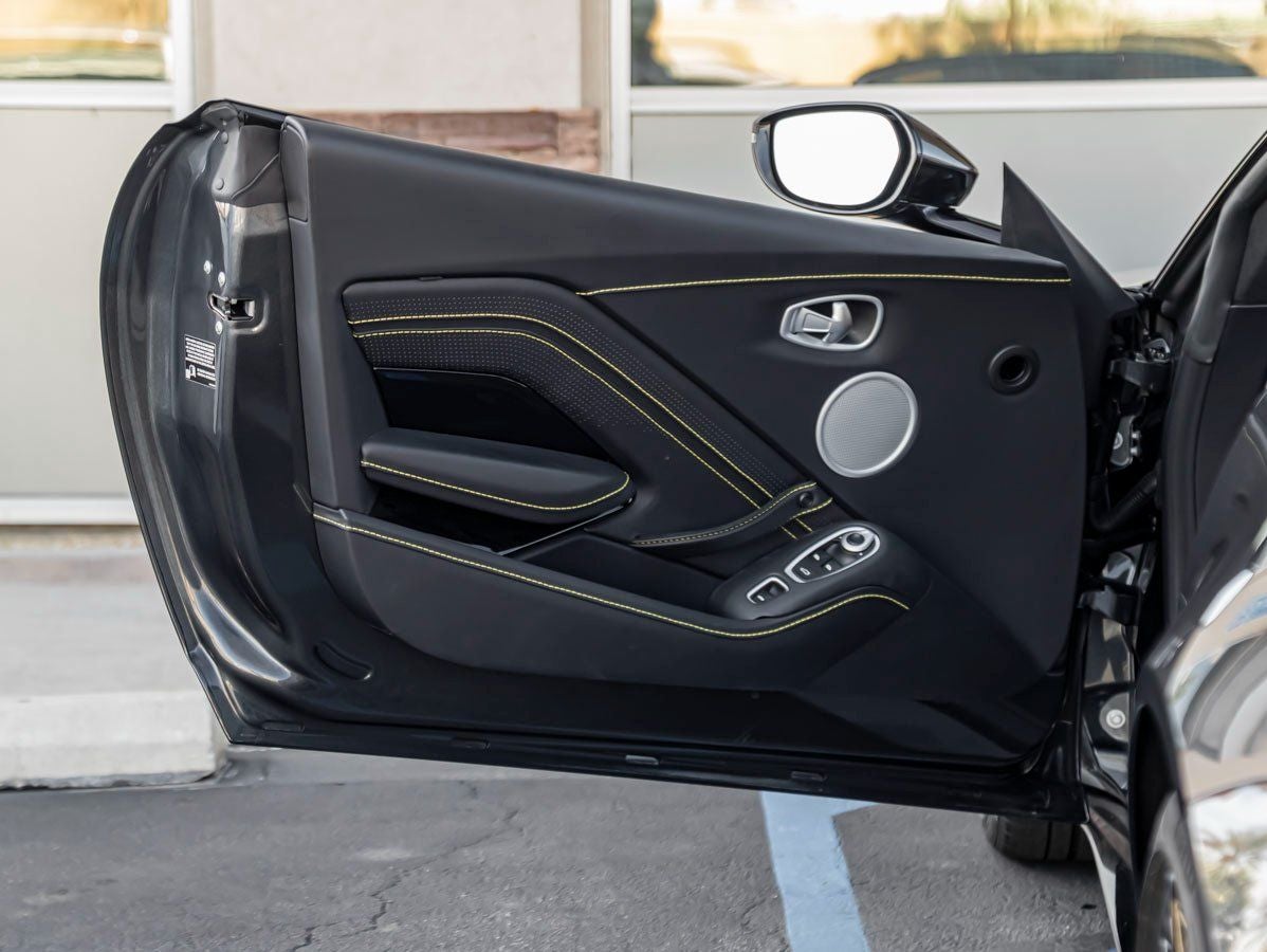 2023 Aston Martin Vantage Base