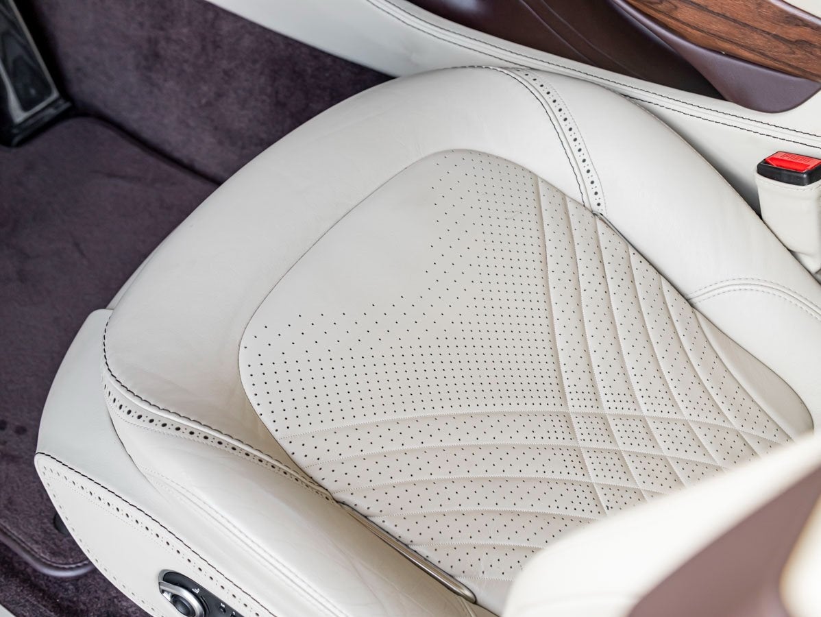 2021 Aston Martin DBX Base