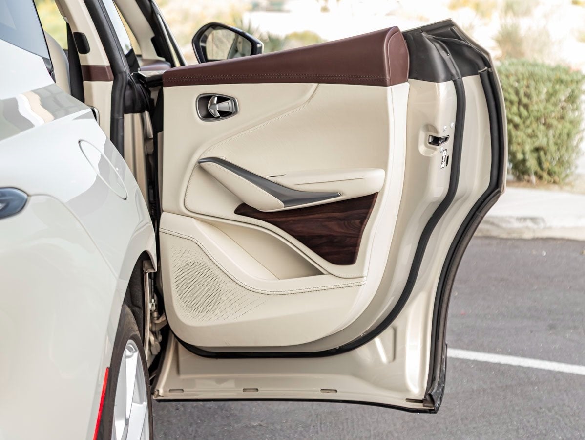 2021 Aston Martin DBX Base