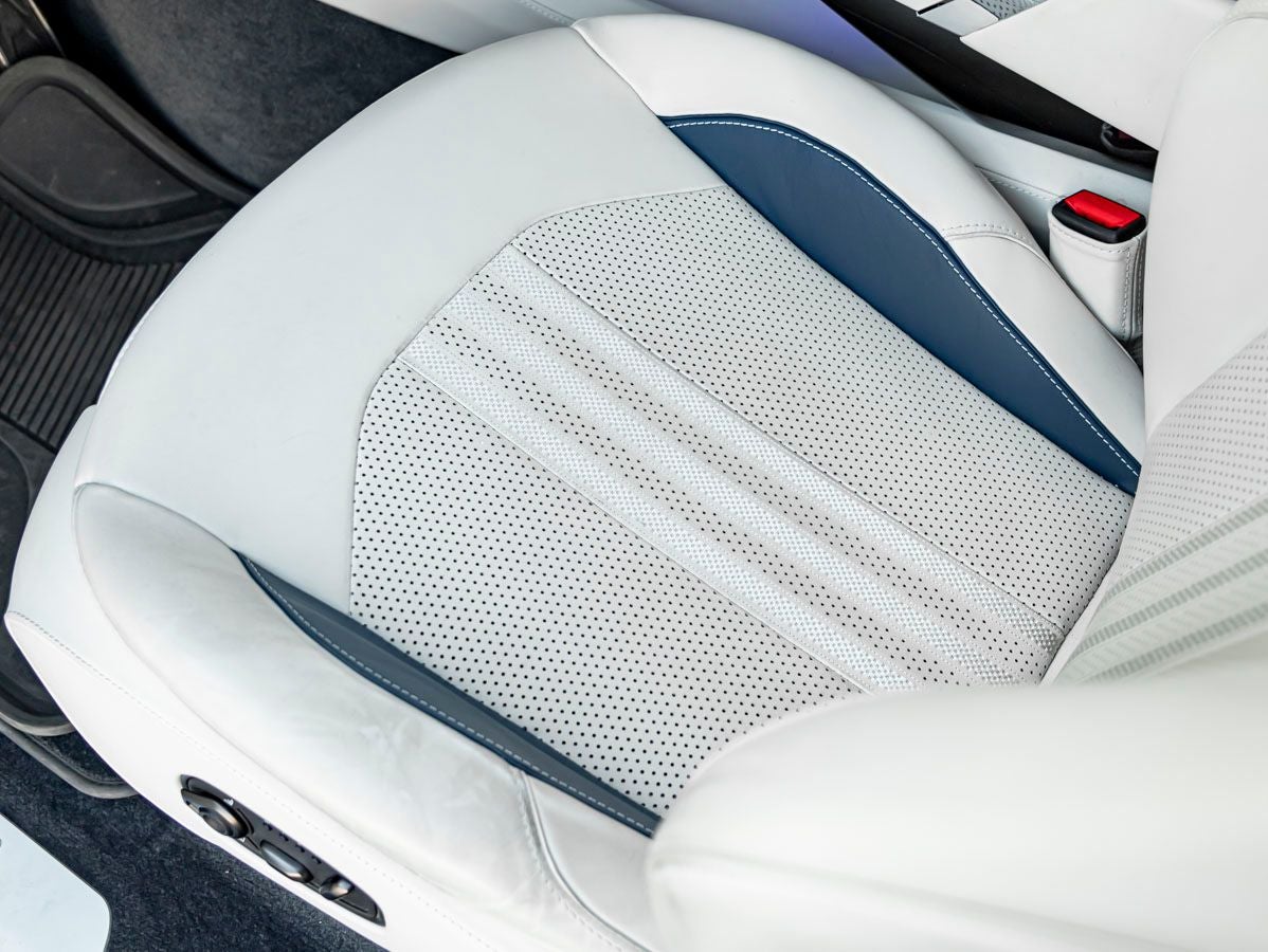 2025 Aston Martin DBX 707