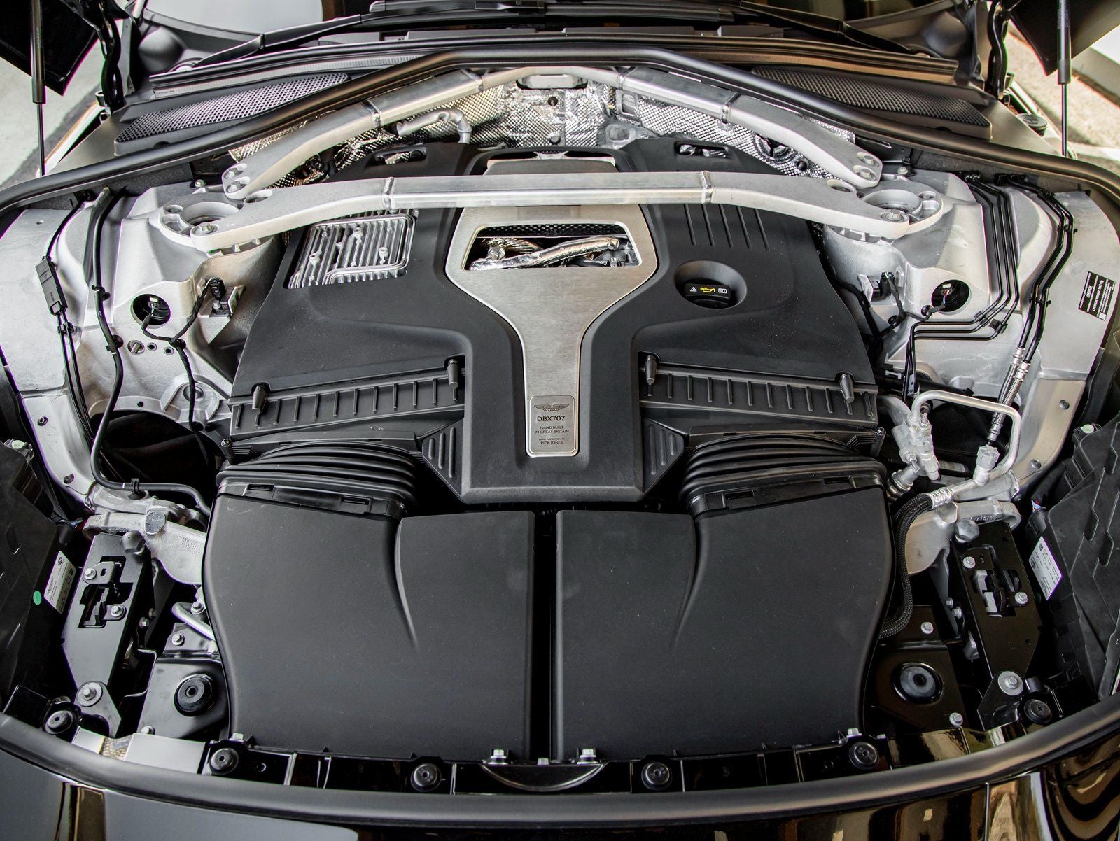 2025 Aston Martin DBX 707