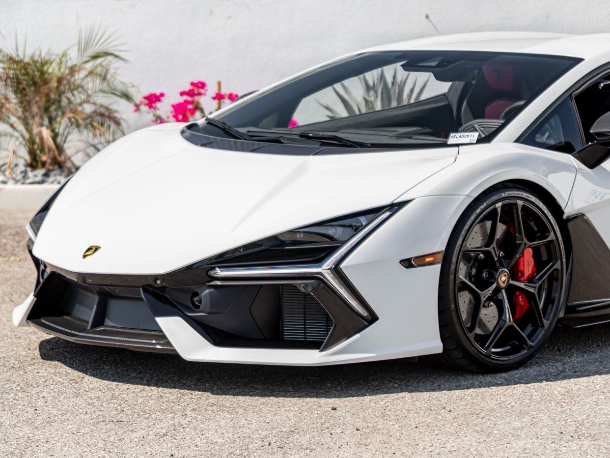 2025 Lamborghini Revuelto Base