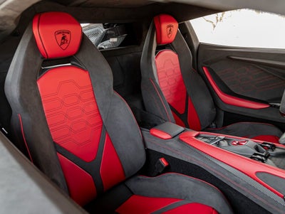 2025 Lamborghini Revuelto Base