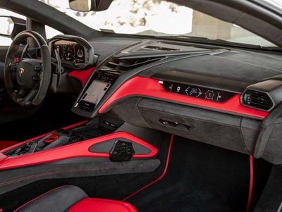 2025 Lamborghini Revuelto Base