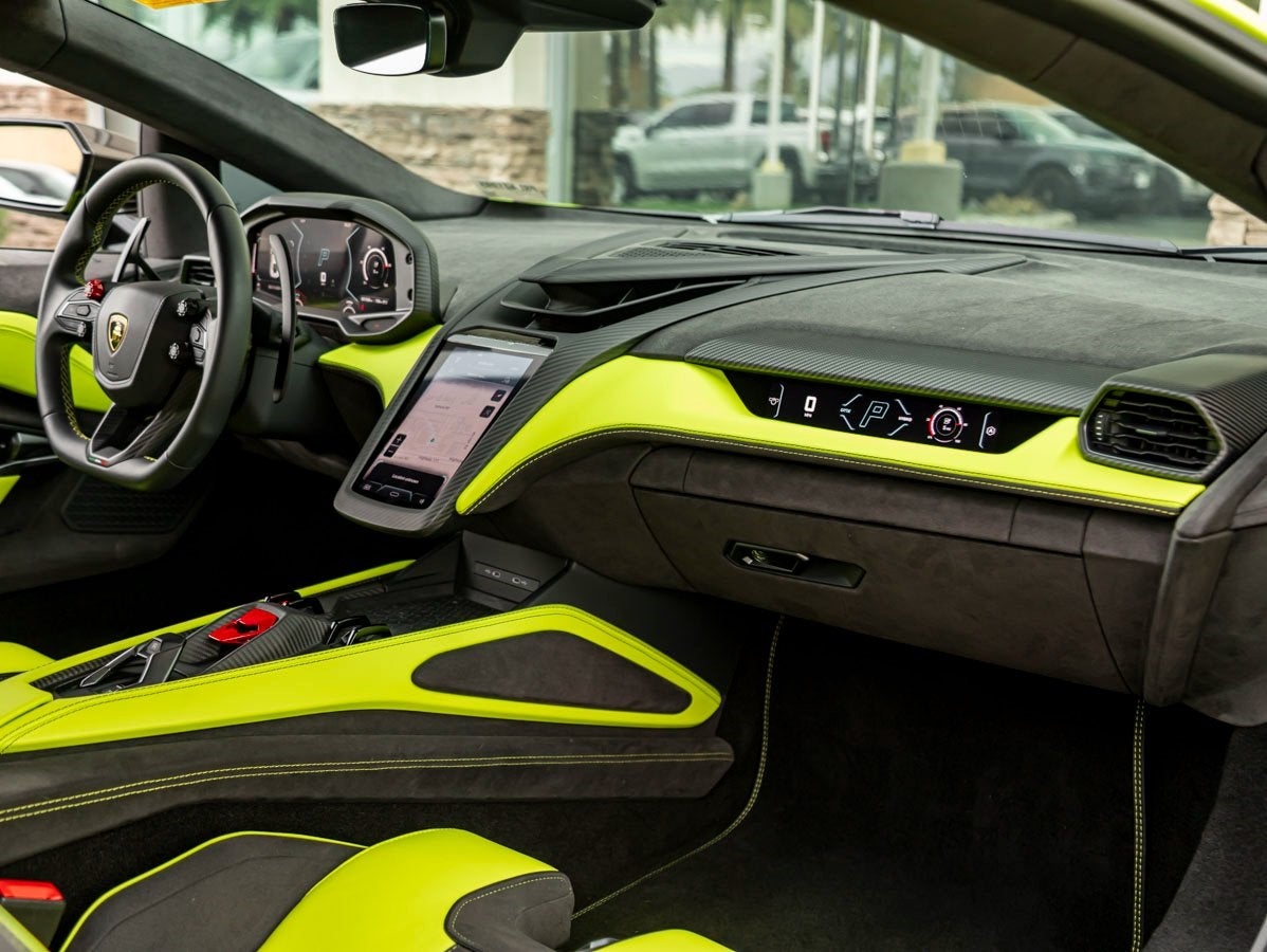 2025 Lamborghini Revuelto Base