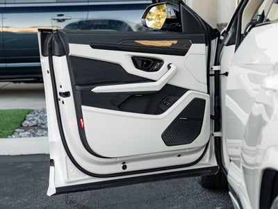 2025 Lamborghini Urus SE