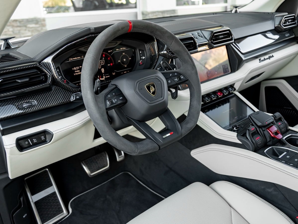 2025 Lamborghini Urus SE