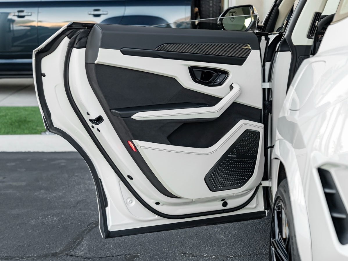 2025 Lamborghini Urus SE