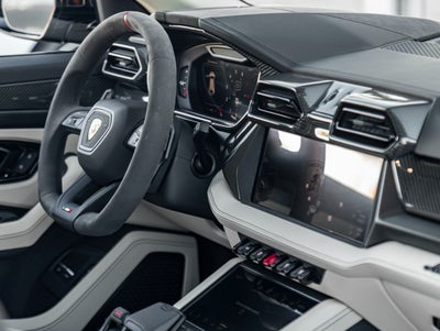 2025 Lamborghini Urus SE