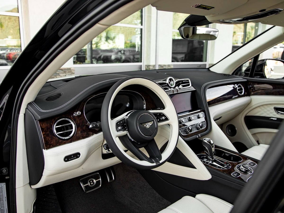 2025 Bentley Bentayga V8