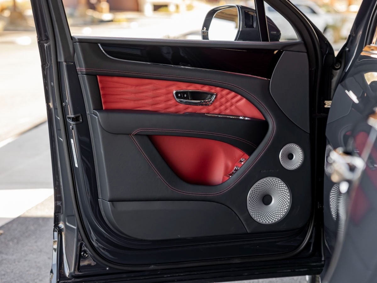 2025 Bentley Bentayga Azure V8