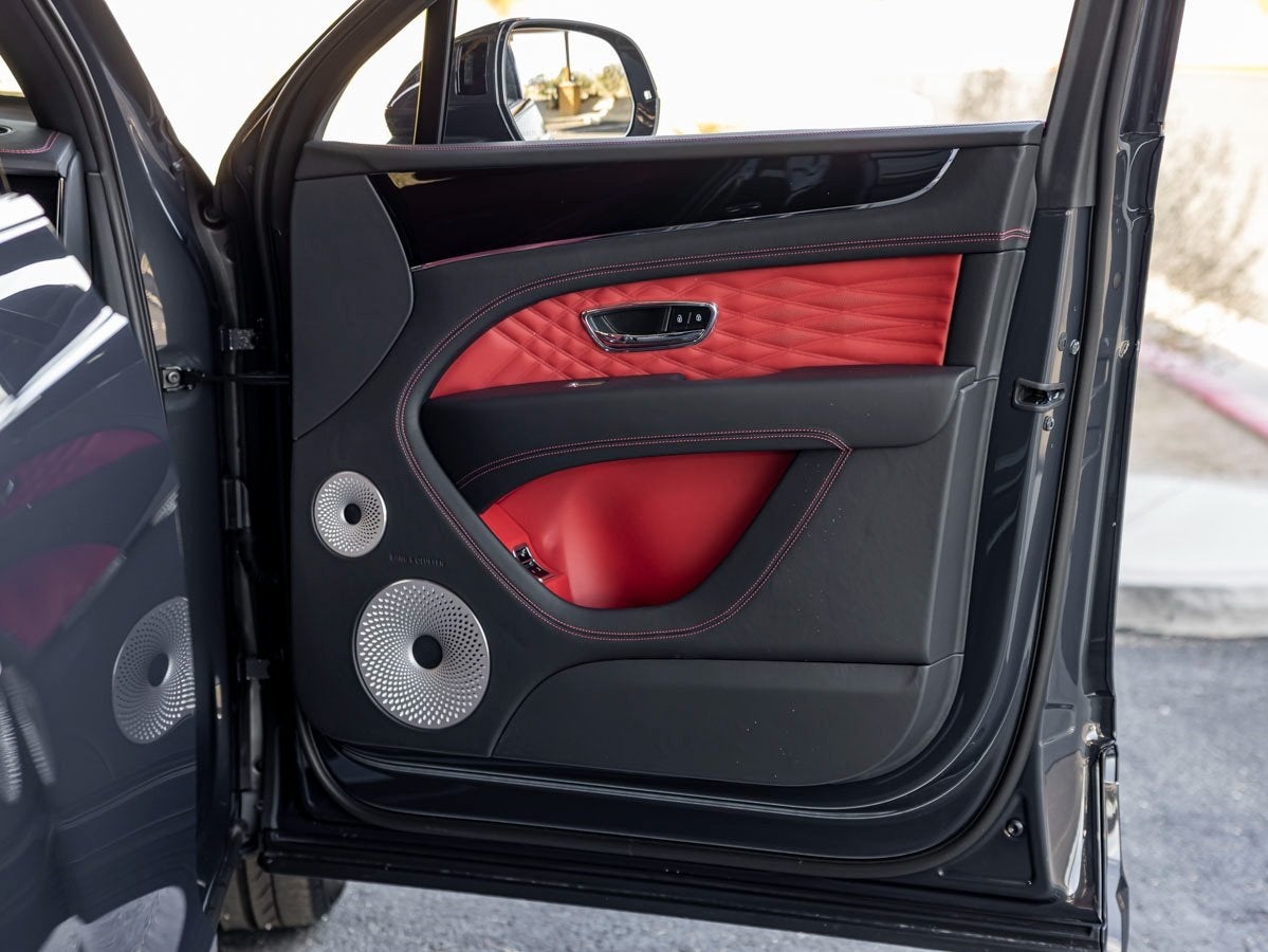 2025 Bentley Bentayga Azure V8