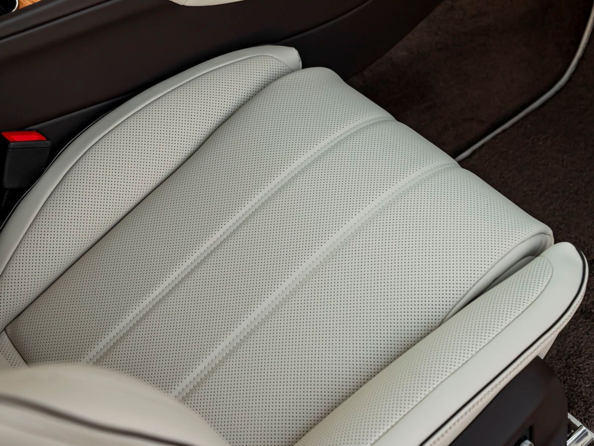 2026 Bentley Bentayga Azure V8